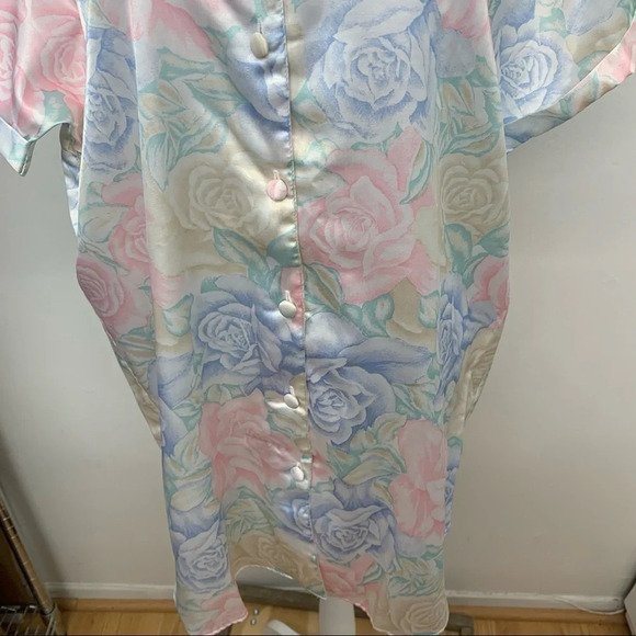 Vintage Nightshirt ‎ Woman Sz  Small Satin Gown Pastel   Floral Short Sleeve - Picture 3 of 13